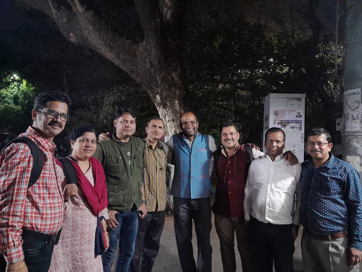 bimalpandia's tweet photo. When you have good friends like them, you will  obviously consider yourself special.

Thank you @MishraPravas @ghasirampanda @BikashKPati @bharatichakra @SankarPani @Sandeeppattnaik #RudraRath https://t.co/myYvdEDoAd