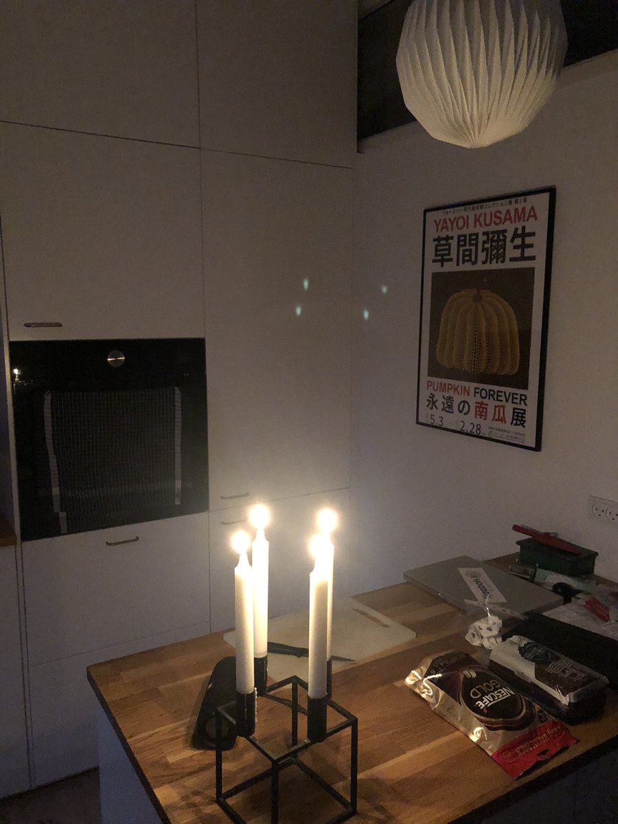 Kære @RadiusElnet 
Tak for strømafbrydelsen igen i dag. Det er skønt at sparre på strømmen og spise rugbrødsmadder til aftensmad. 
Mvh
Familien på Nørrebro #dkklima