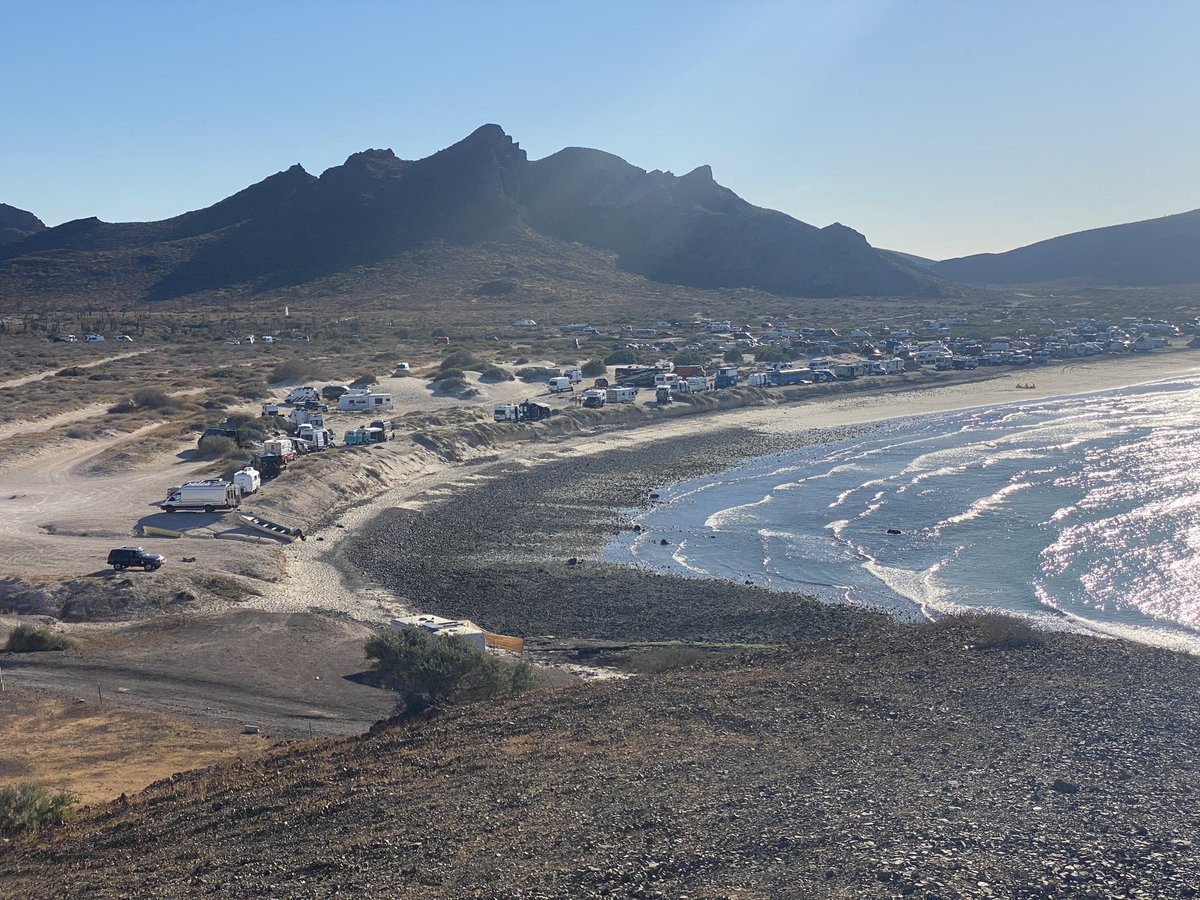 Araizal's tweet photo. Buen inicio de semana, les dejo una foto con decenas de #motorhomes disfrutando de playa ποΈ El Tecolote. #BCS #bajablast #bajabound #buenlunes https://t.co/uJw1qzxD5W