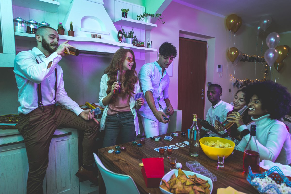 Fincapp's tweet photo. Las fiestas en casa pueden ser un trastorno en una comunidad de vecinos. 

¿Qué hacer con un vecino molesto? 
¿Cómo evitar molestar a tus vecinos?

Te lo contamos todo 

https://t.co/RWbNikWSci

#Fincapp #fiestasencasa #ruido #comunidadesdevecinos https://t.co/20sqy3t7RW