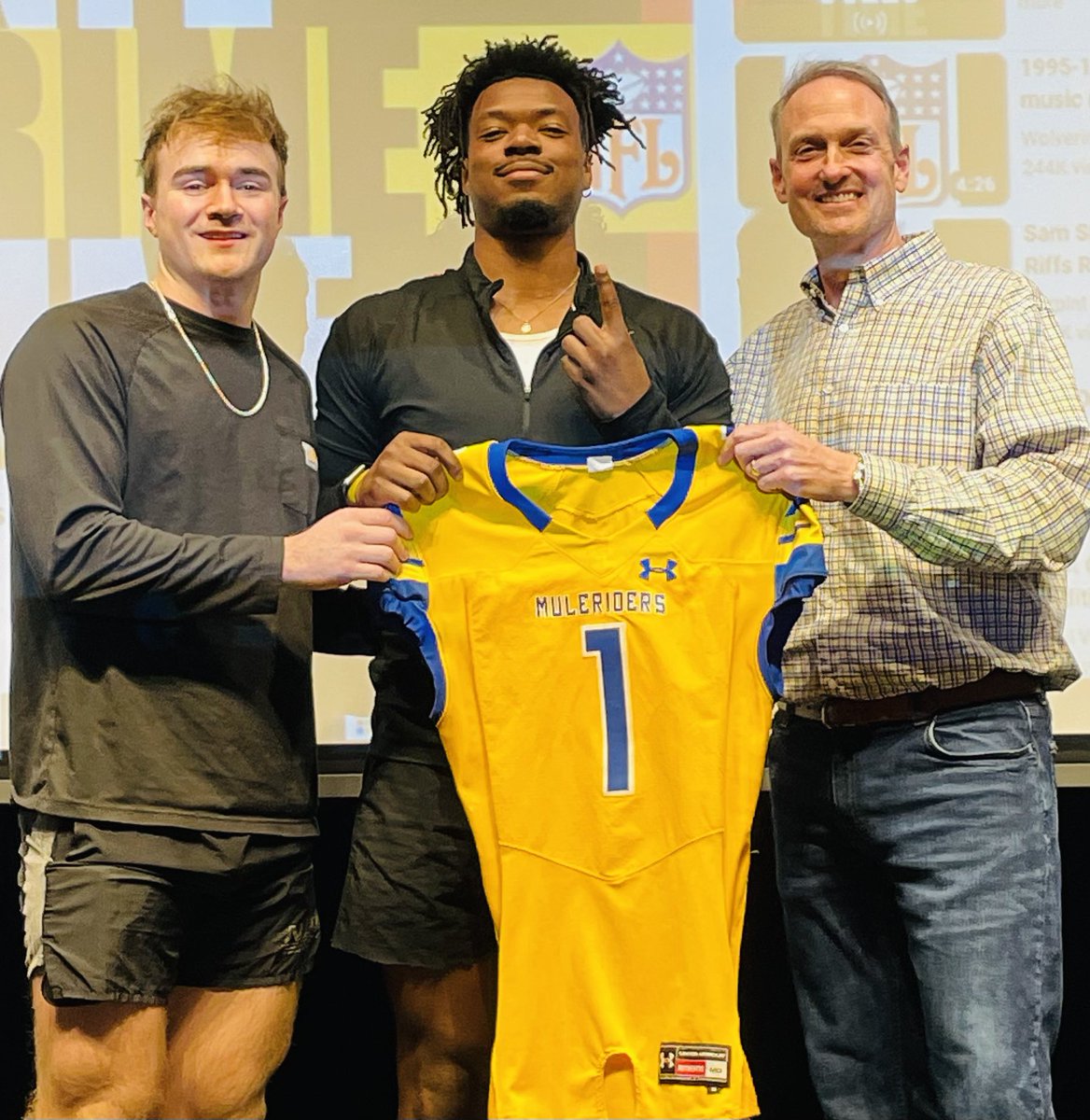 CoachBradSmiley's tweet photo. MULERIDER ELITE 2023 has begun!!!! Last night’s 1st Round Draft Picks &amp; their Team Captains!! #jOURney #LetsRide 🤙🏇 https://t.co/IEg2COr6Tp