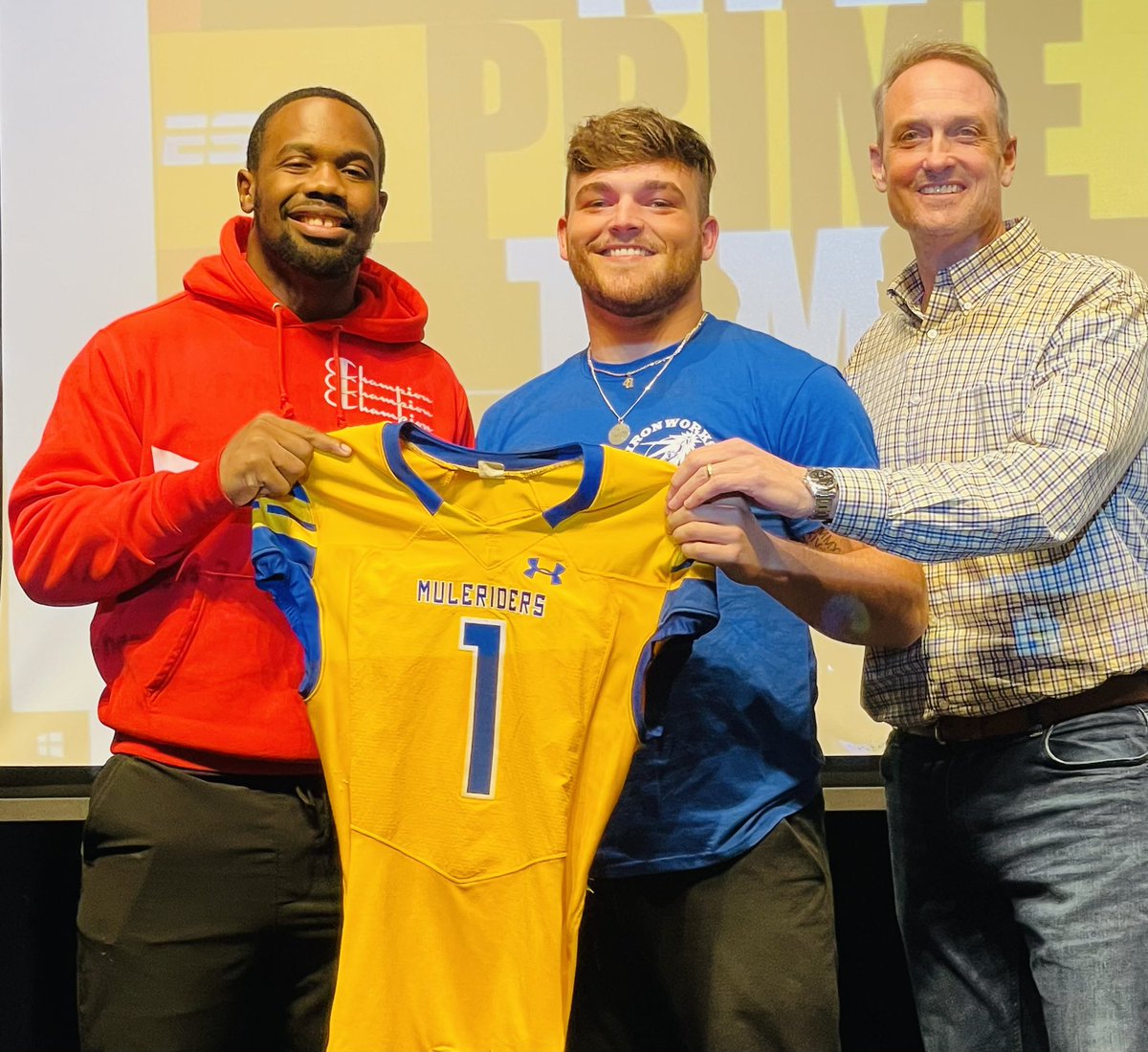 CoachBradSmiley's tweet photo. MULERIDER ELITE 2023 has begun!!!! Last night’s 1st Round Draft Picks &amp; their Team Captains!! #jOURney #LetsRide 🤙🏇 https://t.co/IEg2COr6Tp