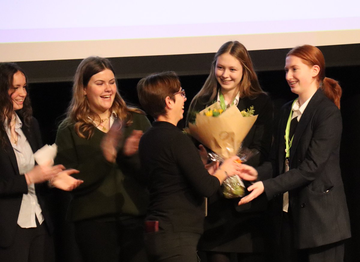 PipersCornerSch's tweet image. #PipersSenior surprised Ms Duncan with speeches of gratitude in recognition of her contribution to #PipersDrama over the past 16 years. Originally a LAMDA teacher and more recently Theatre Manager, Ms Duncan will be hugely missed by teachers, students and parents alike. 💐