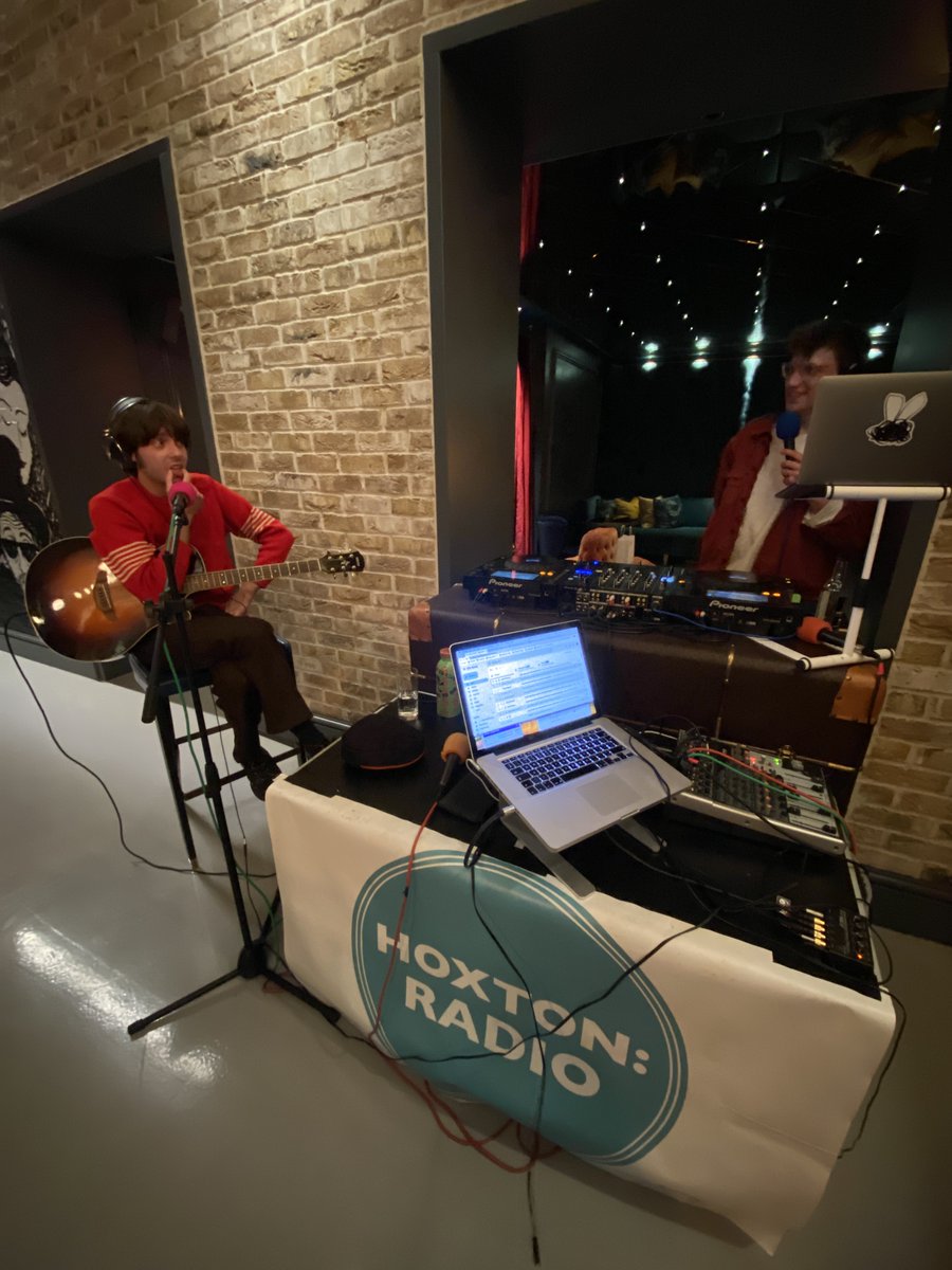 hoxtonradio's tweet photo. The @jBlake92 Live In The Lobby @AndazLondon w @SoozUK @ELWaterworks @phil_madeley @fsmaguire 

https://t.co/s3g5plhH41 https://t.co/GvCe7JRnwc