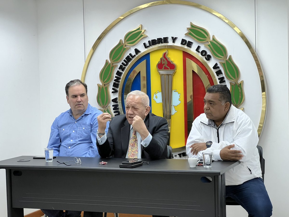 cleverlaraad's tweet photo. #6Feb | Iniciamos la semana con nuestra reunión habitual del CEN de #AcciónDemocrática, con presencia de nuestro Secretario General Nacional @adbernabe, Vicepresidente @SanchezFortoul, secretarios administrativos y políticos. https://t.co/5rglr48ZMV