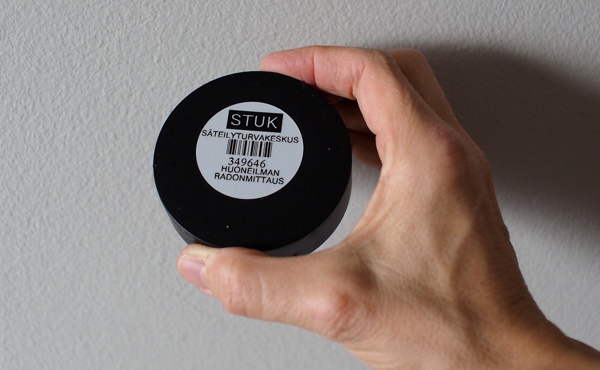 Täysin riskitöntä sisäilman #radon'pitoisuutta ei ole. Mahdollisimman pientä radonpitoisuutta kannattaa kuitenkin tavoitella. Ylitarkastaja Katja Kojo avaa blogissaan radonin yhteyttä keuhkosyöpään. stuk.fi/ajankohtaista/…