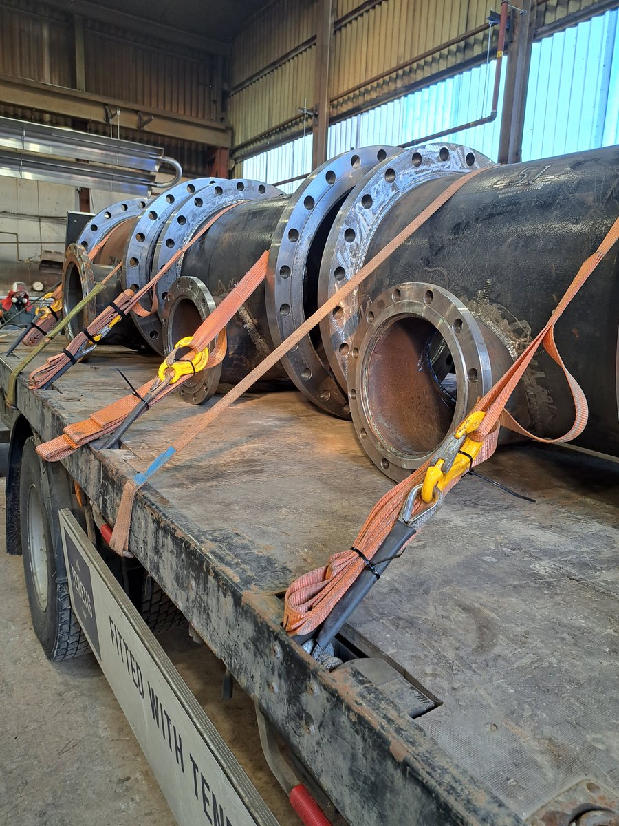 TenetisLtd's tweet image. Steel Pipework restrained using Tenetis - Auto-tensioners

#loadrestraint #loadrestraintsystems
#ratchetstraps #autotensioners #tenetis #trucksafety #loadsecuringsystems #healthandsafety #ukmfg #ukmanufacturing #steelfitting #pipe #Fabrication #georgegreen