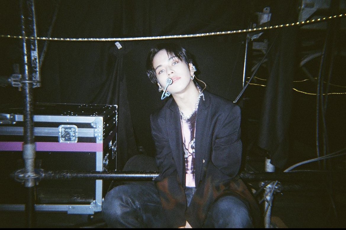 jvehyuk's tweet photo. Then, that evening, I suddenly had the amazing sensation of being backstage. the moment when I feel nervous, and shaking, but I know that Teume will always shine its beam on me. Hitting my smooth skin from the light’s prism.. the moment when I feel apprehensive, feel quivering. https://t.co/Xxv6M4xkVH