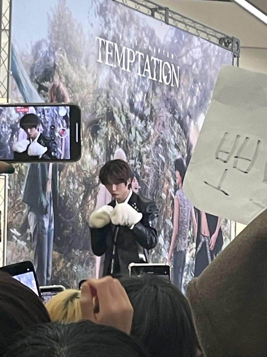 moongbatmoong's tweet photo. 기차놓칠까봐 눈물머금고 뛰쳐나가다 범규 부리내밀고 있길래 냅다 찍었는데 밤밤펀치 중이였구낭….🥹 정말 아기다…🧸 https://t.co/ZQPtl32WdG