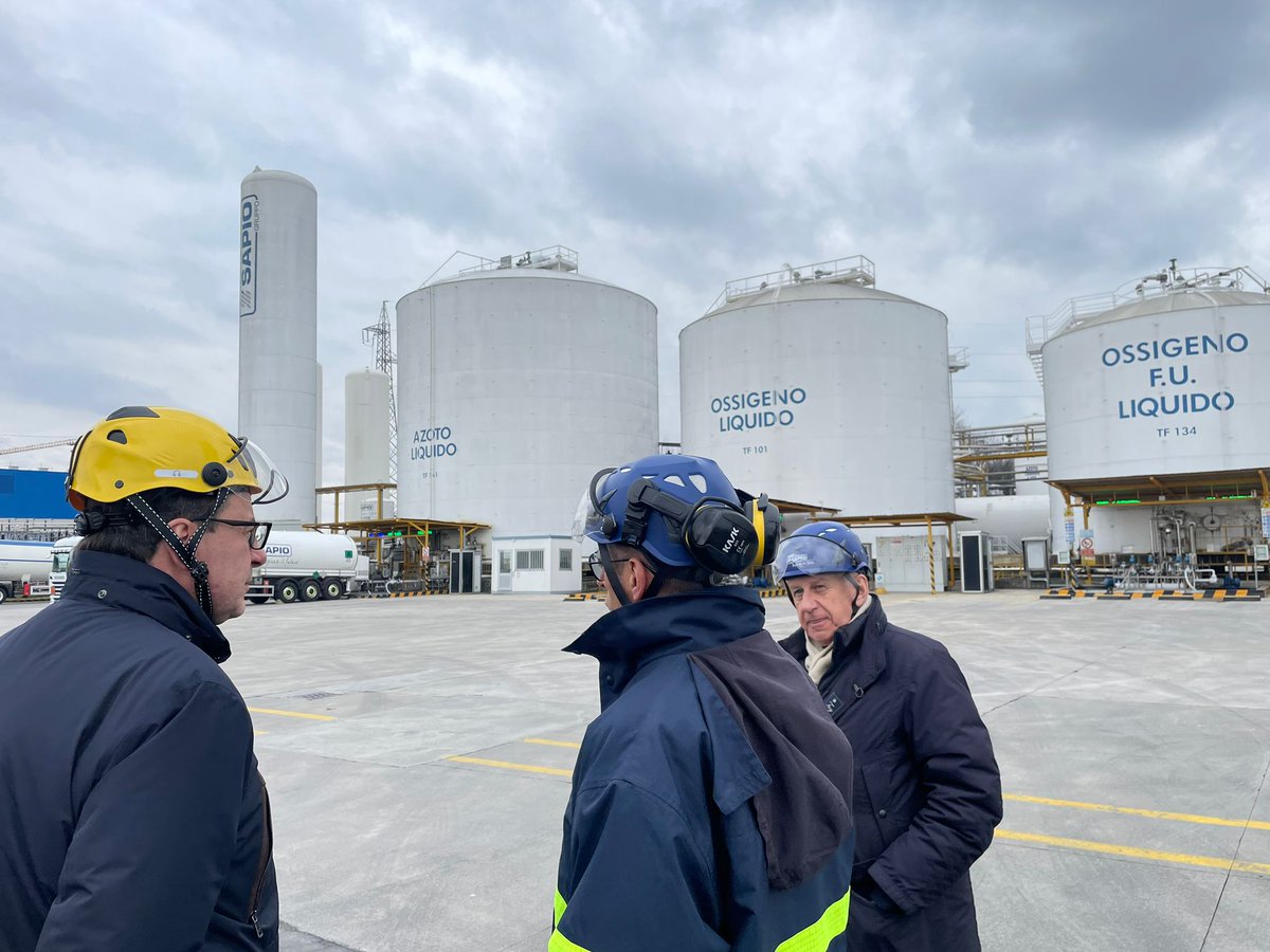 MEF (@mef_gov) on Twitter photo "Avevo promesso che sarei venuto a visitare Sapio, eccellenza italiana nel campo dell’idrogeno. Convinto sia strada del futuro e valida alternativa all’elettrico. #Pnrr, #ricerca e #sviluppo gli strumenti per gli imprenditori di successo".
Giorgetti visita <a href="/GruppoSapio/">Gruppo Sapio</a> a Caponago "Avevo promesso che sarei venuto a visitare Sapio, eccellenza italiana nel campo dell’idrogeno. Convinto sia strada del futuro e valida alternativa all’elettrico. #Pnrr, #ricerca e #sviluppo gli strumenti per gli imprenditori di successo".
Giorgetti visita <a href="/GruppoSapio/">Gruppo Sapio</a> a Caponago