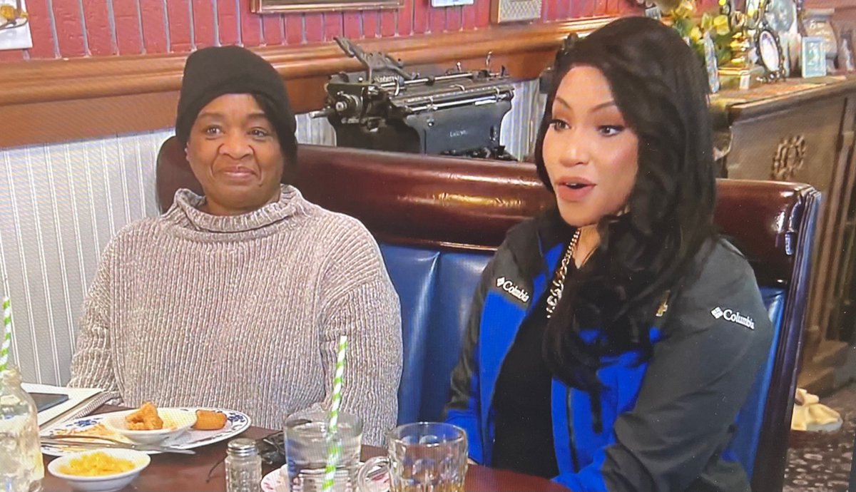 cbkmediamgt's tweet photo. Client @ToriMasonTV visits a Colorado restaurant to get the inside scoop on the true meaning behind "Soul Food" and why it means so much to so many.
#DenverTVNews
#CBSDenver
#NewsReporter
#NewsAnchor
#BlackHistoryMonth
#TeamCBK
Watch>>>https://t.co/uU2Yo883zJ https://t.co/J4L9pXZEl6