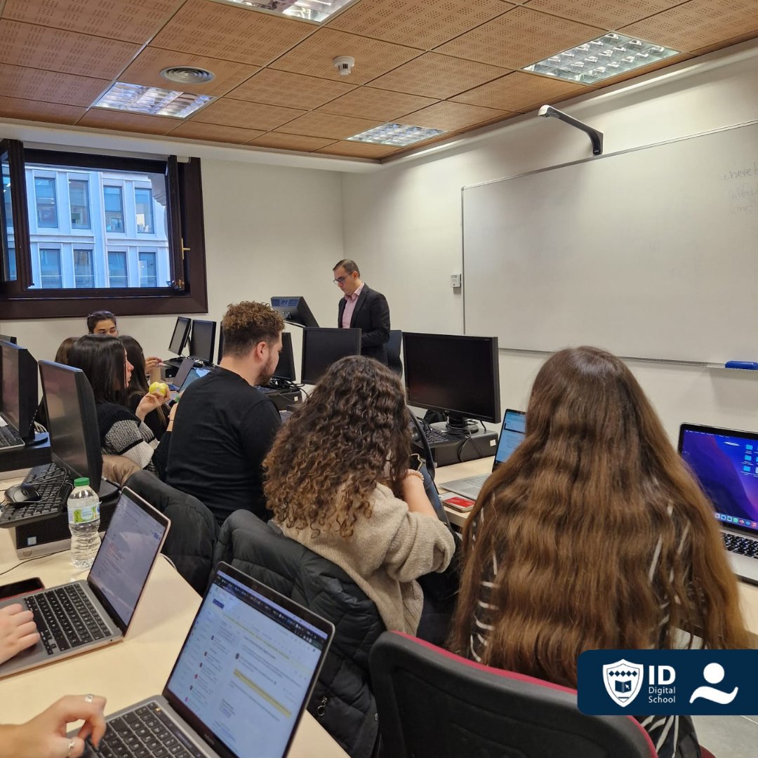🖥🔎 Los alumnos del <a href="/MasterMktDig/">MasterMktDig</a>  en la modalidad presencial dan fin a las clases de #SEO con el profesor <a href="/furosab/">Félix Urosa</a>.

En ellas aprendieron a realizar un estudio de palabras claves, optimización SEO on page y off page y estrategias de #linkbuilding, entre otras cosas.