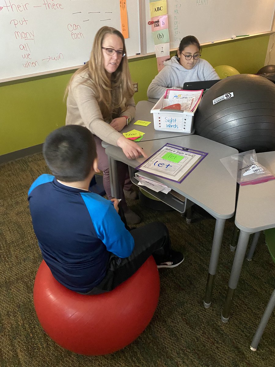 FCPSmsmyersEL's tweet photo. School visit to @BRESblazers to see phenomenal personalized instruction by @MsHoltz_ and Mrs. Brown! Individual playlists were used to tailor to each students exact learning needs! The learning lab environment is unbelievably calm, inviting, &amp; warm! Lights, plants, &amp; music are 👌🏻 https://t.co/xnGMLZAIYA