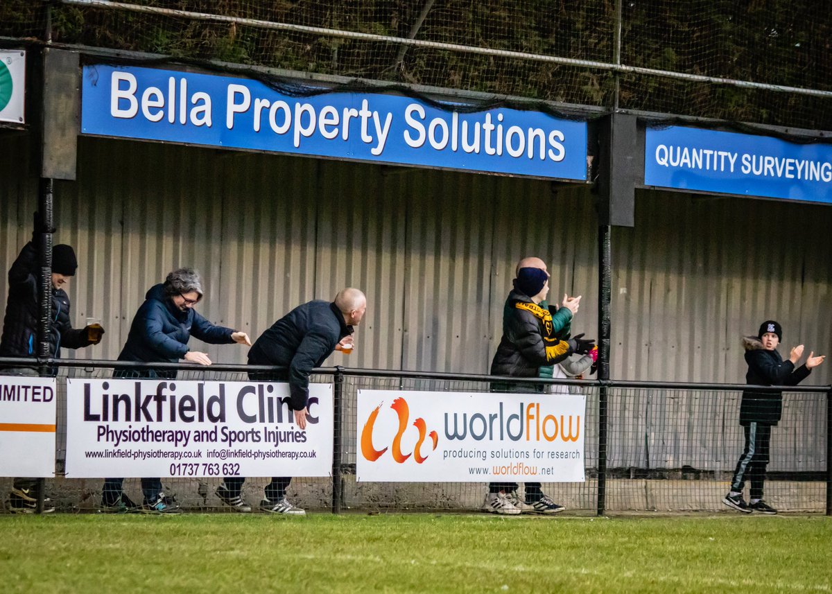 PhotographyVjt's tweet photo. When the players donβt celebrate your side - Go for the fans instead π new scenes happening @MersthamFC1892
#worldflowstadium #moatsiders #football #nonleaguefootball #photographer #clubphotographer #sports #football https://t.co/toeYIs5yiU