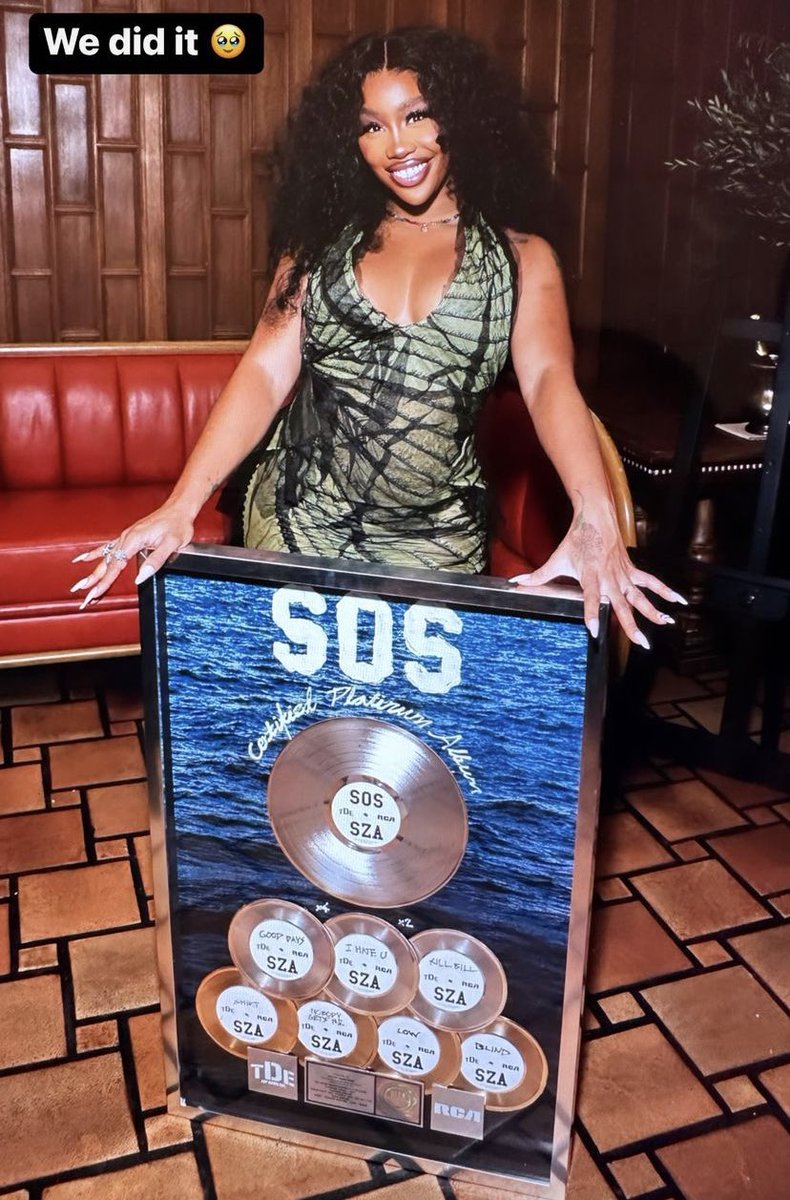 PopCrave's tweet photo. SZA poses with Platinum plaque for her album ‘SOS.’ 💽 https://t.co/6vA6G3LlL6