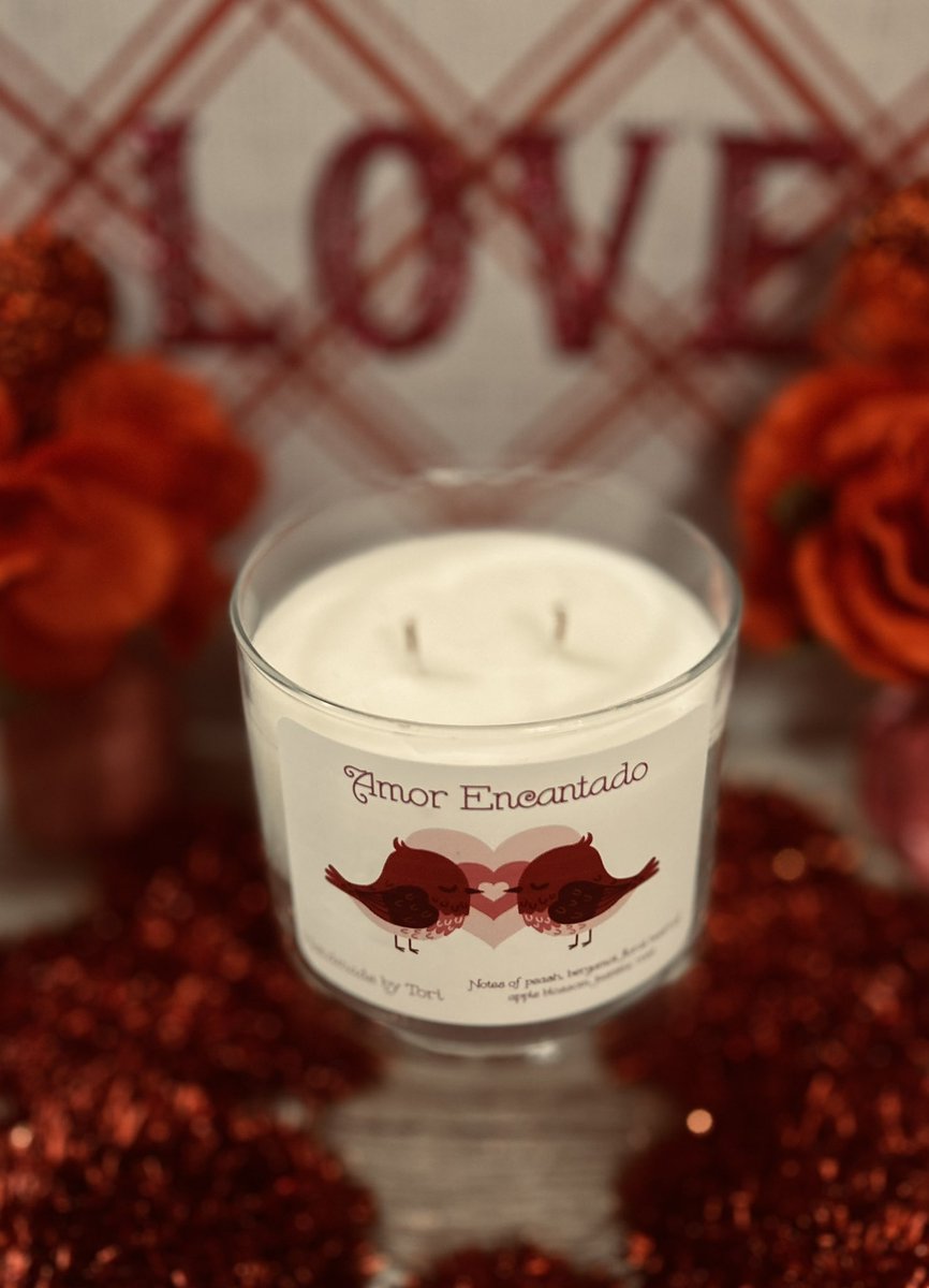CandlesWstyle's tweet photo. Amor Endcantado is a juicy citrus notes of peach, bergamot, floral heart of apple blossom, jasmine, and rose scent.
.
.
.
Shoot me a dm to place your orders 💌 https://t.co/ibyV0vILc0