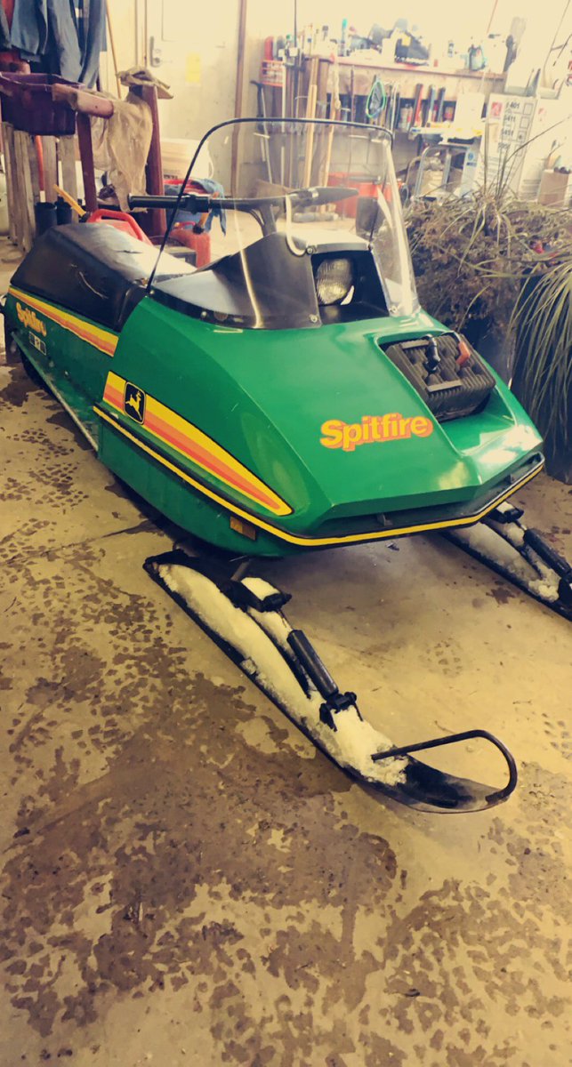 drewlebedz's tweet photo. @apasztor82 @kennedykaufman Gotta love the JD sleds! #andyclean https://t.co/OBjoO5WRt1