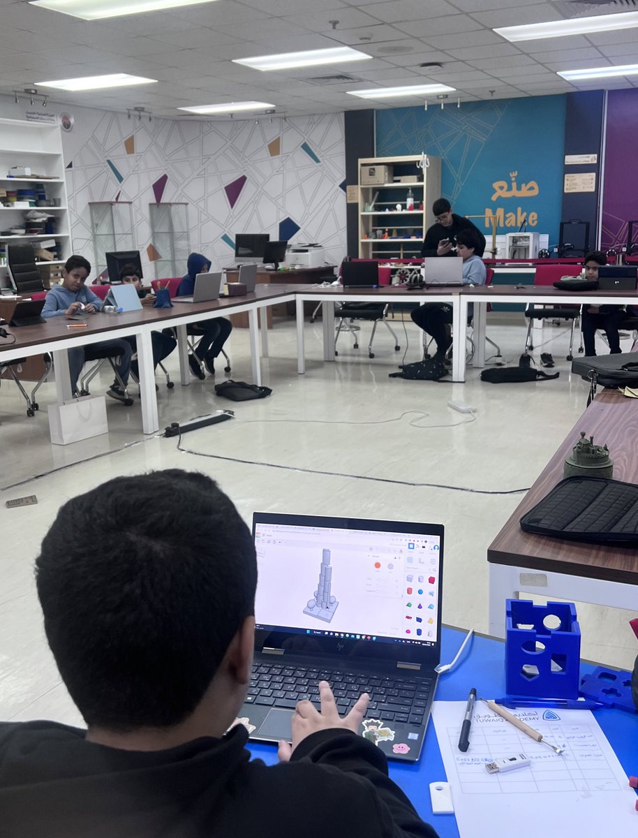 fablabjubail's tweet photo. صور من دورة الطباعة ثلاثية الأبعاد للناشئين #اكاديمية_طويق #فاب_لاب_الجبيل حيث تم التعرف  على معنى #الطباعة_ثلاثية_الأبعاد و تصنيع النماذج الأولية مع فهم مبادئ الرسم الهندسي والتصميم الميكانيكي. https://t.co/JJlBGwzpwk