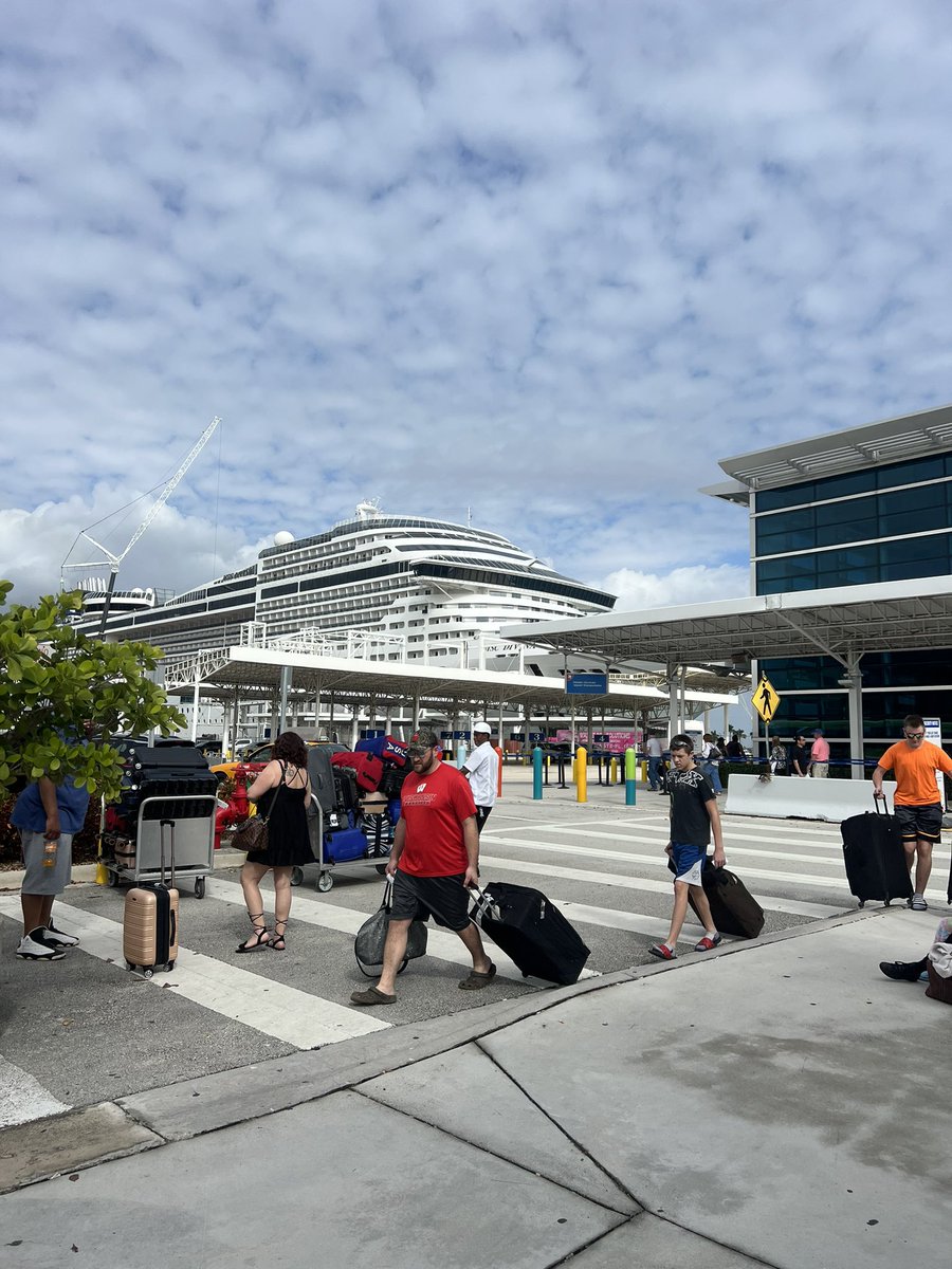 alexthepirate*skwad tweet media