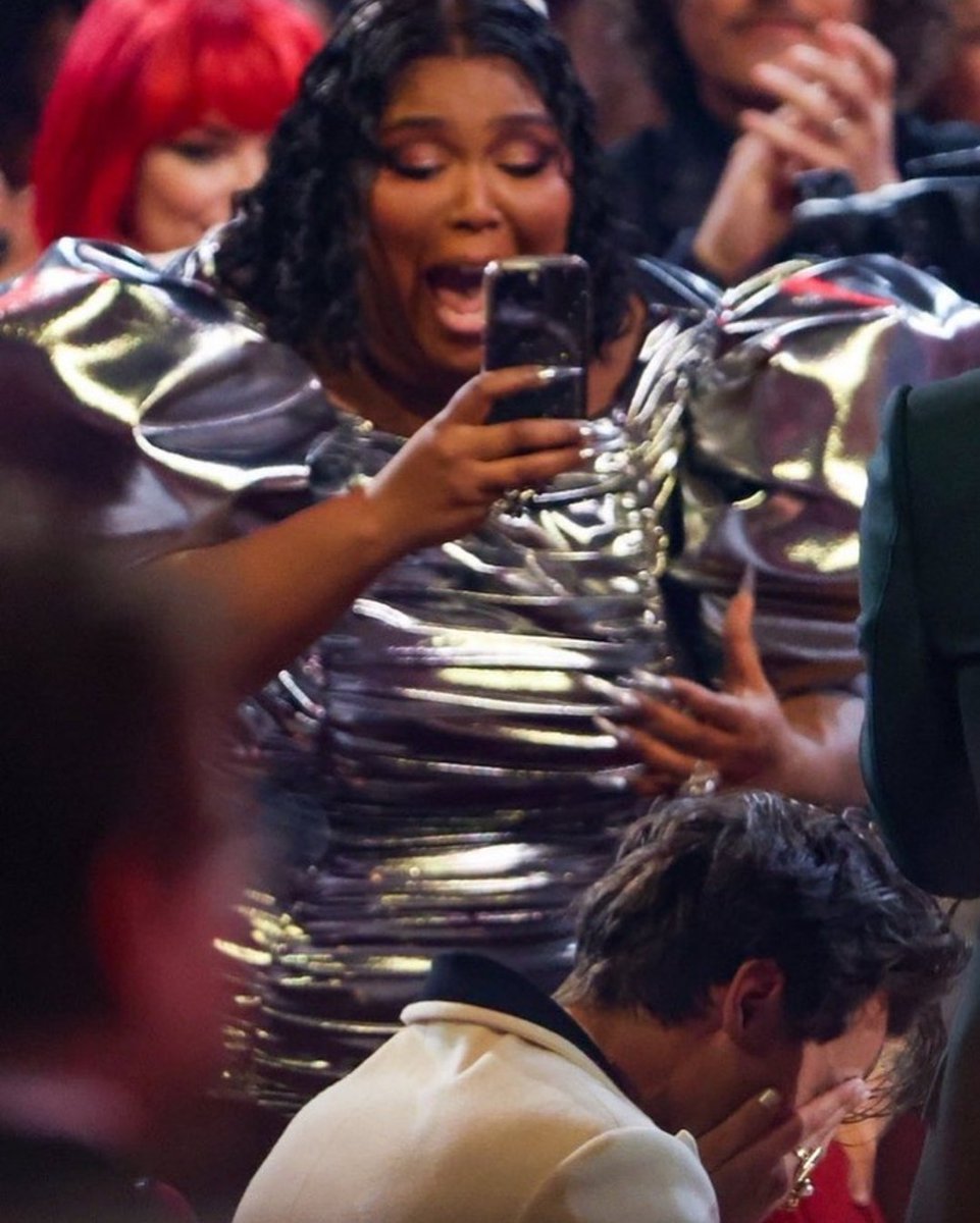 DesigningDebra's tweet photo. @lizzo gurlllll!  Congrats on your well deserved Grammy!  BtW...we need this video footage you took last night! https://t.co/ieOybVhkty