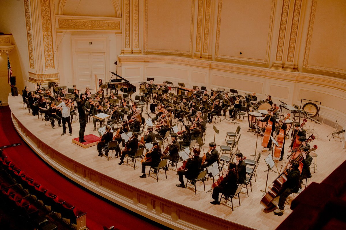 Vilcek's tweet photo. π πΆ π» Congratulations to @NYYouthSymphony on their receipt of a #GRAMMY from the @RecordingAcad. Their win marks the first time a youth #orchestra has won the award for Best Orchestral Performance. Bravo to all of #NYYS' young #musicians, #conductors, and #composers! https://t.co/qqDeRBNwkY