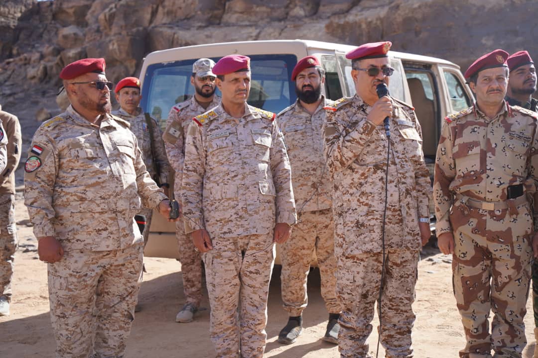 Yem_army_media's tweet photo. اللجنة العسكرية المكلّفة من وزارة الدفاع ورئاسة هيئة الأركان العامة، تتفقد الوحدات العسكرية المرابطة في محور آزال بمحافظة صعدة. https://t.co/05HiraDNQy