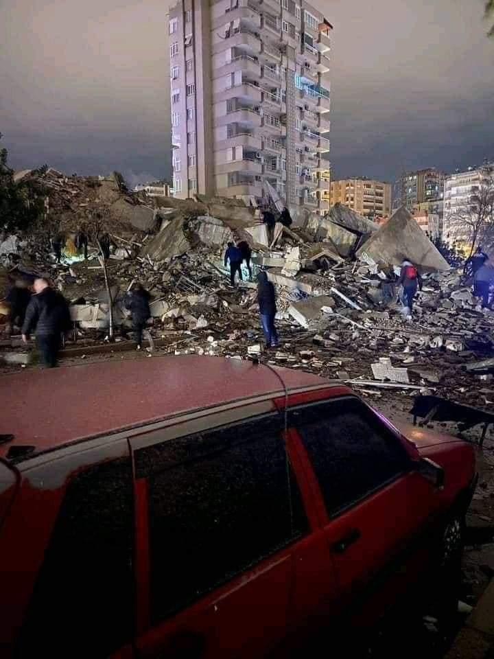 Sanjar4All's tweet photo. Heartbreaking scenes in Turkey/Syria at the moment following a major earthquake of 7.8 which has caused mass destruction. The current death toll is 1,200 and rising.

Allah ﷻ have mercy on the people of Turkey/Syria and grant them ease in this difficult time. 

#Turkey #Syria https://t.co/5lxWVTXCpL