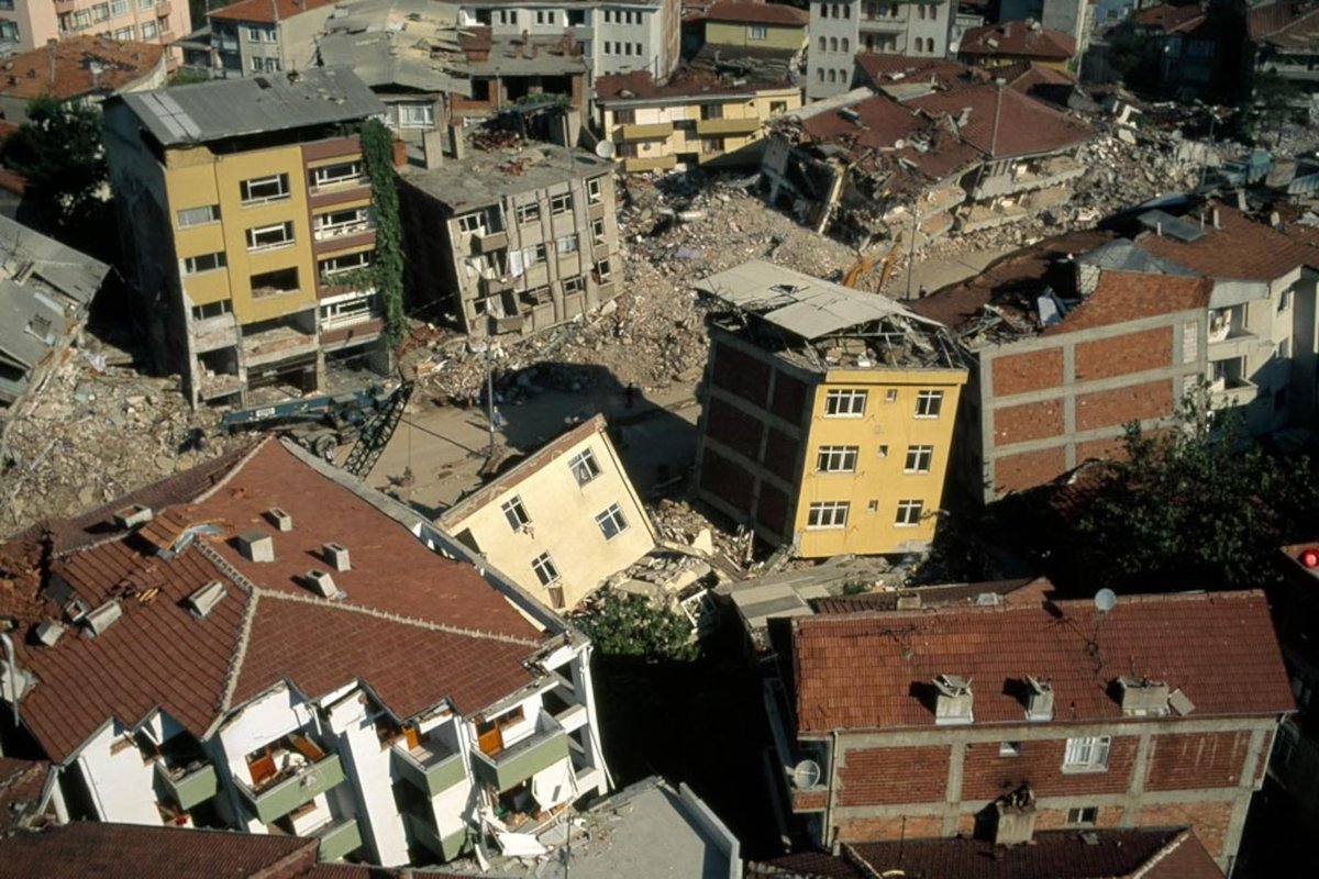 TheDrIman's tweet photo. Sending love and strength to those affected by the devastating earthquake in Turkey and Syria. 
My thoughts and prayers are with those who have lost loved ones, and with those who are injured or displaced.
#PrayForTurkey 
#PrayForSyria https://t.co/U11LET2uIT