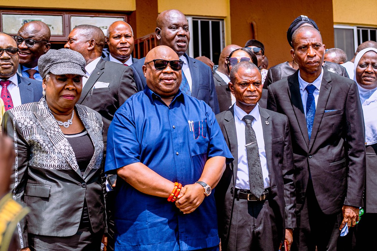 AAdeleke_01's tweet photo. Earlier today, I was at the swearing-in ceremony of the four new judges of Osun State's High Court. I congratulated them and assured them of my support. I charged the judiciary to always uphold justice as they dispense judgement in our dear state. https://t.co/yiU7sBcyDs