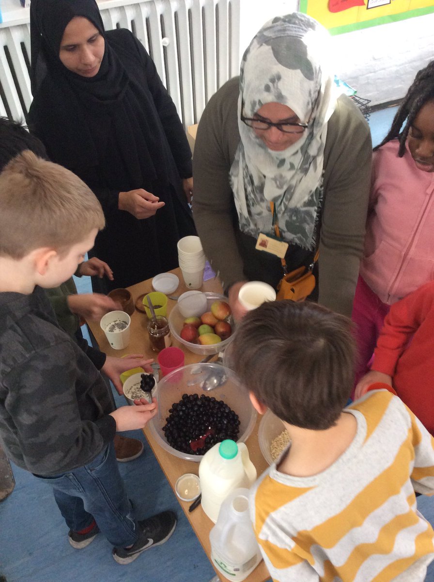 We added grated apple, blueberries and raisins to our oat mix and topped with cinnamon and 🍯