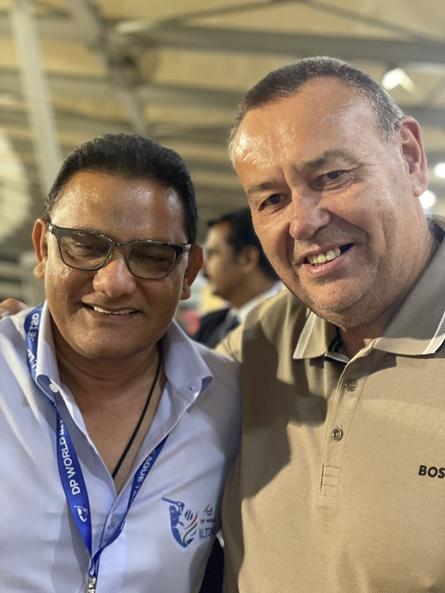 Andy59Mitchell's tweet photo. When you just happen to be In Dubai and you run into one of the first guys I became friends with in 1991 One of the nicest blokes in cricket
#thegoat 
#azza
 @sp_Indiacricket 
 @SthWingfieldCC @DerbyshireCCC @owzatcricket https://t.co/xvAl6IaUWP