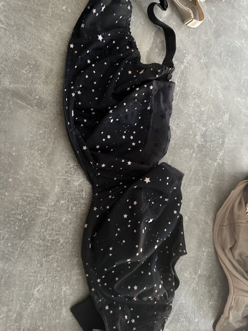 Huge bras for same DM me if interested https://t.co/8RbwI3O81X
