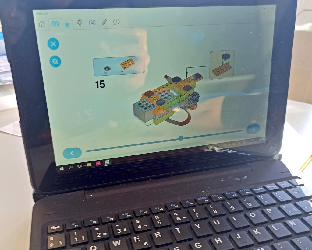 AdelosRios1933's tweet photo. #PlanDigitalDeCentro #Robótica #ArtefactosDigitales #STEAM #PensamientoComputacional #Programación #TrabajoCooperativo #Lego #Primaria 👾🤖👾🤖👾🤖 https://t.co/WOWy2eYD4w