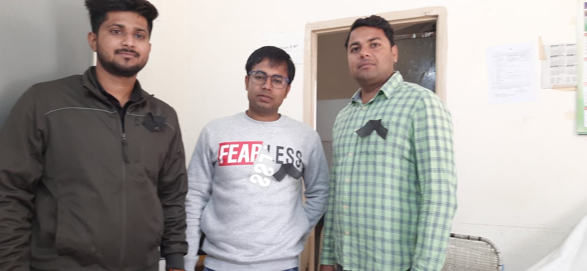 hryclerk_1's tweet photo. "काली पट्टी - मौन प्रदर्शन"
#Mission35400
@mlkhattar @cmohry @anilvijminister @OPDhankar @BhupinderShooda @BJP4Haryana @CNNnews18 @aajtak https://t.co/UmmEYaXOrC