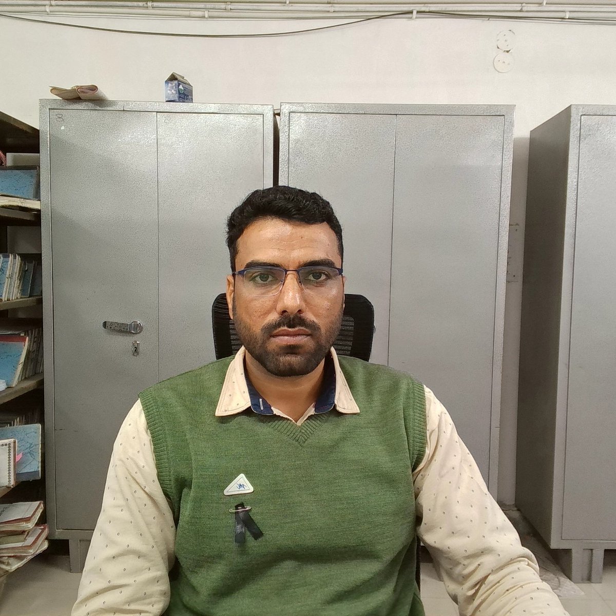 hryclerk_1's tweet photo. "काली पट्टी - मौन प्रदर्शन"
#Mission35400
@mlkhattar @cmohry @anilvijminister @OPDhankar @BhupinderShooda @BJP4Haryana @CNNnews18 @aajtak https://t.co/G7zWzAaATi