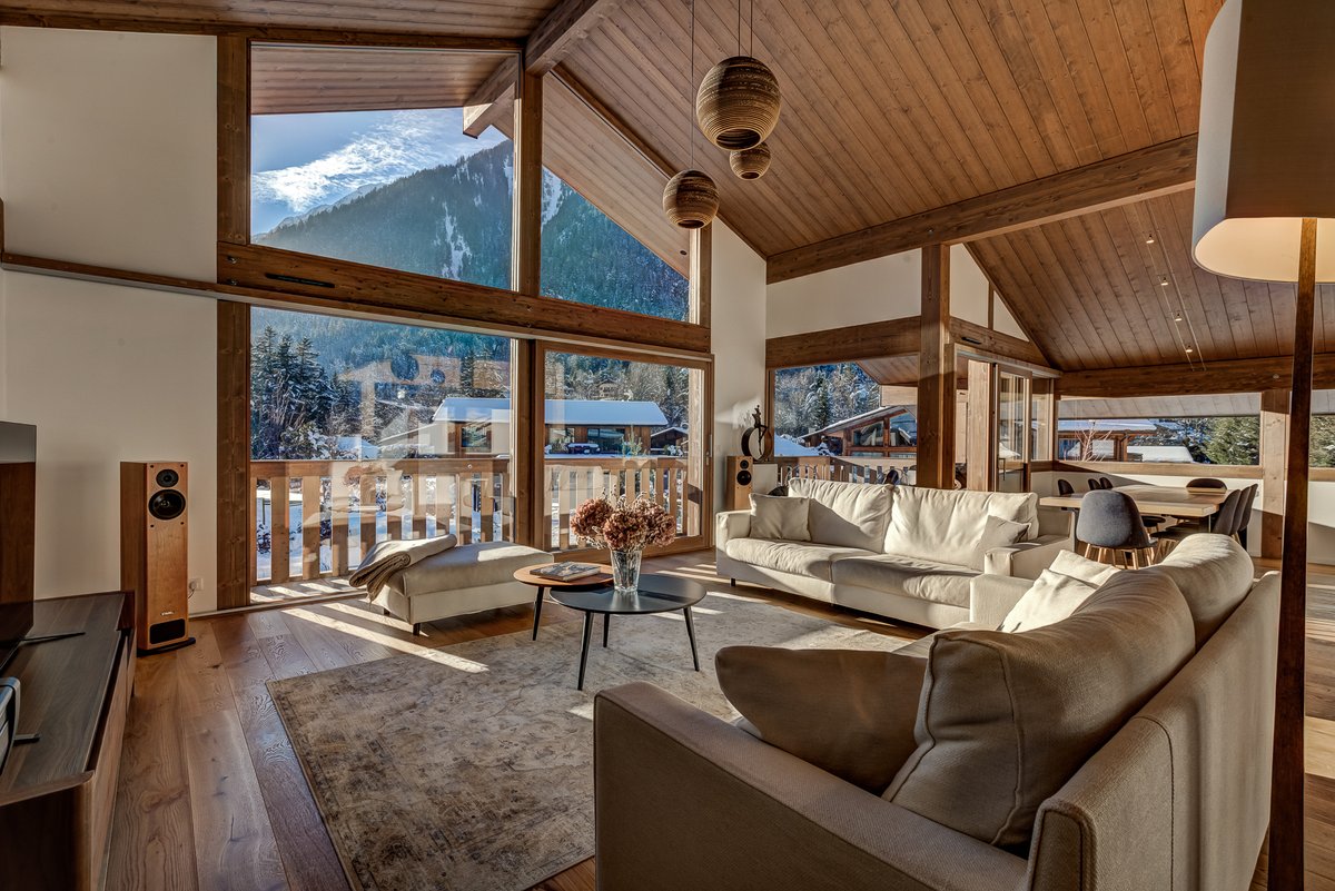 andy_symington's tweet photo. A LOVELY NEW-BUILD IN CHAMONIX  

Key facts :
- Bedrooms : 7
- Bathrooms : 6
- Habitable Area : 329 m^2
- Neighbourhood : Les Praz
- Price : 4 900 000 €
- Ref: Chalet Rose
- Website link: https://t.co/9KudY5OJJx

Send a PM if interested or if you have any questions👋 https://t.co/3Rv7TQqLex