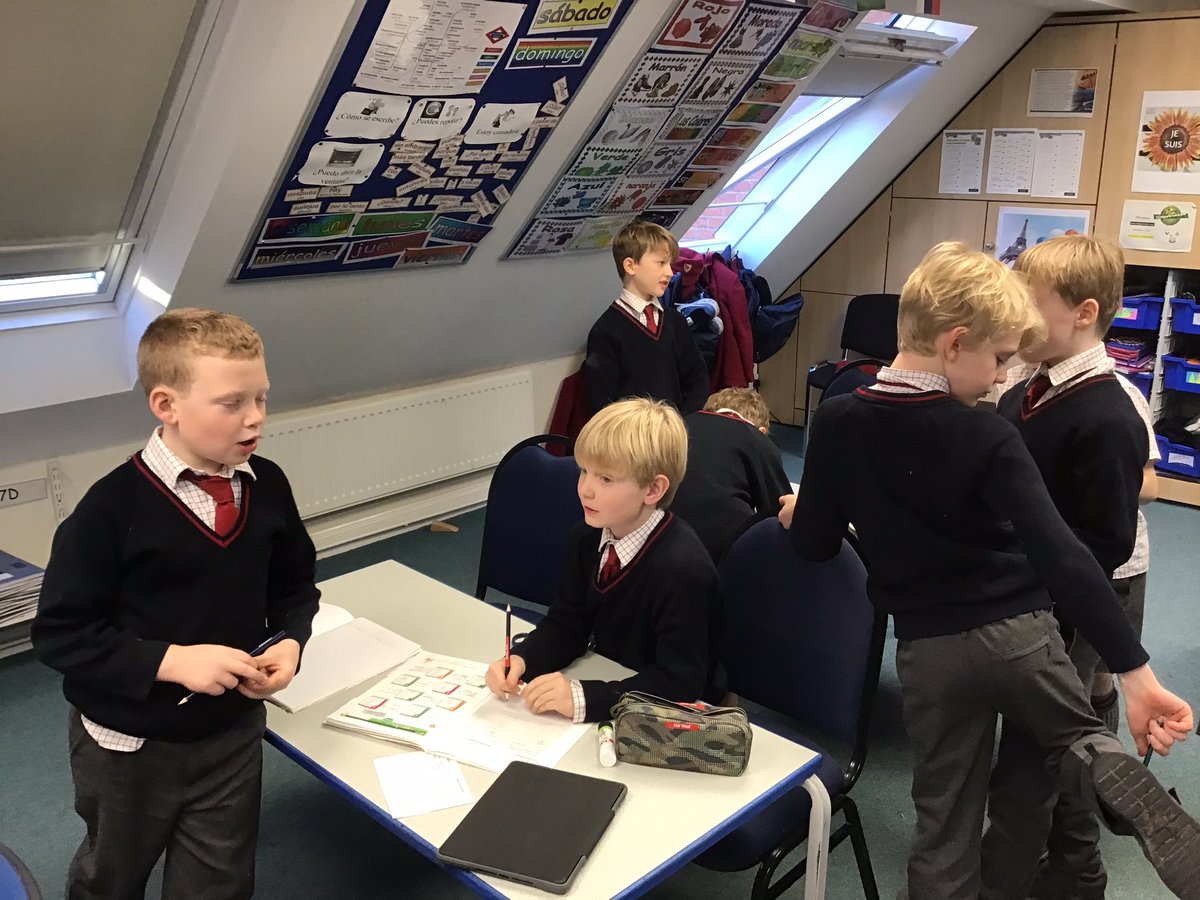 MoulsfordESP's tweet photo. ¡Cuando es tu cumpleaños? Year 4 gaining confidence in speaking Spanish doing a survey in class! @MoulsfordYear4 https://t.co/6ZETZICiSZ