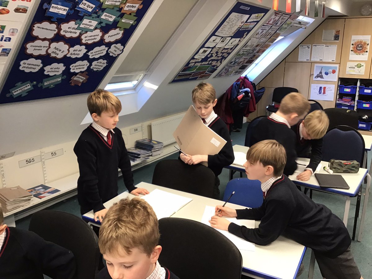 MoulsfordESP's tweet photo. ¡Cuando es tu cumpleaños? Year 4 gaining confidence in speaking Spanish doing a survey in class! @MoulsfordYear4 https://t.co/6ZETZICiSZ