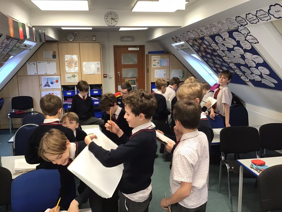 MoulsfordESP's tweet photo. ¡Cuando es tu cumpleaños? Year 4 gaining confidence in speaking Spanish doing a survey in class! @MoulsfordYear4 https://t.co/6ZETZICiSZ