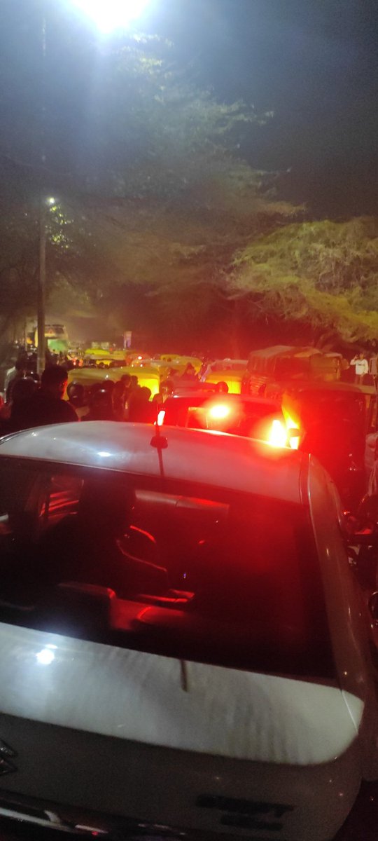 jaiswalgourav's tweet photo. @DelhiTrafficPol @DelhiPolice Dear team, lots of traffic wazirabad bridge to Sonia vihar pusta, single vehicle not been moved inch by more than 1 hour, please send the team to clear https://t.co/DhUEsrxhFE