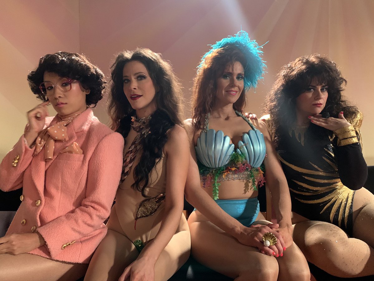 katenash's tweet image. The glow season ya never saw @netflix  I’m havin a real memory lane moment ok…let me live! 🧜‍♀️