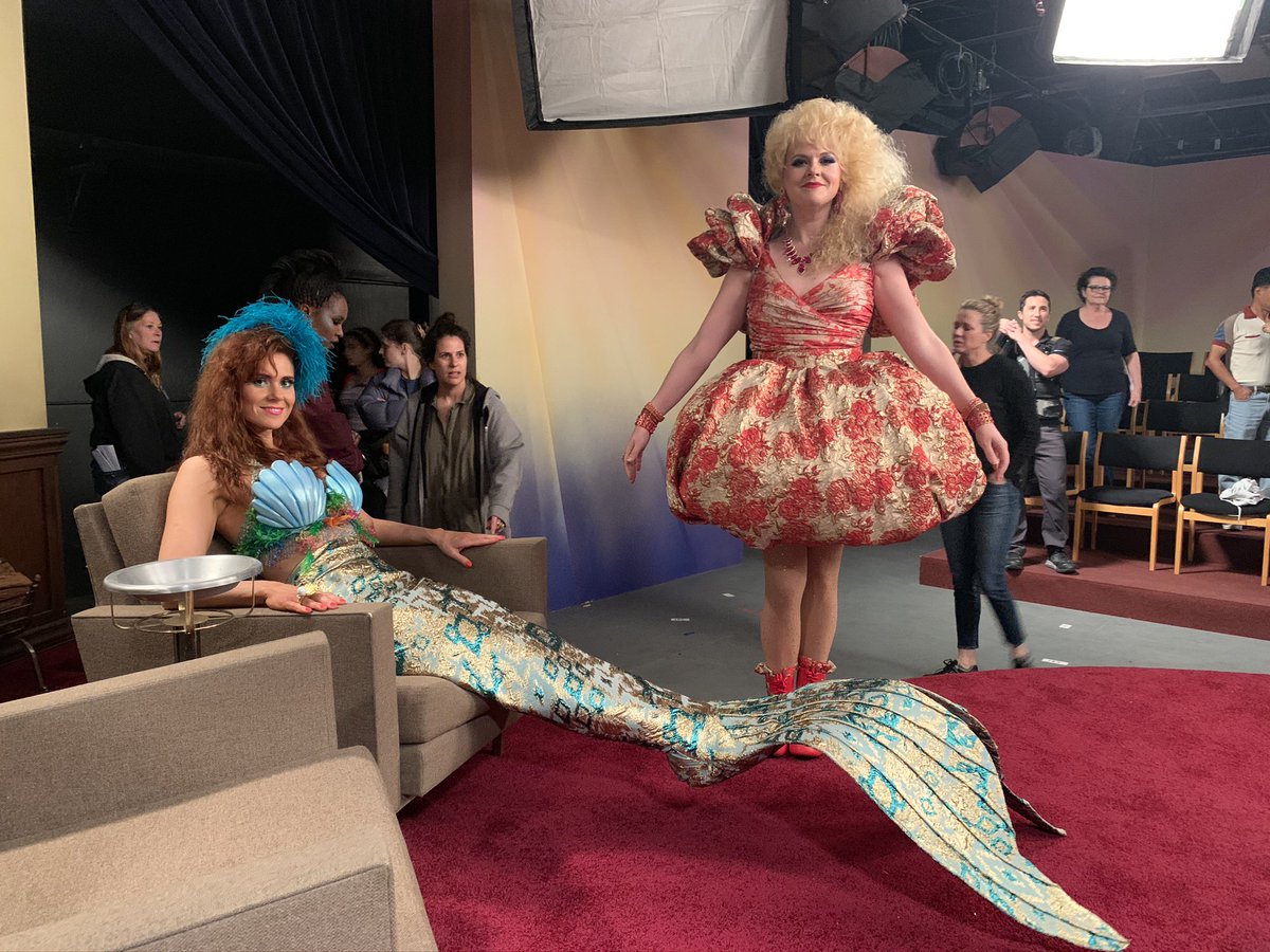 katenash's tweet image. The glow season ya never saw @netflix  I’m havin a real memory lane moment ok…let me live! 🧜‍♀️