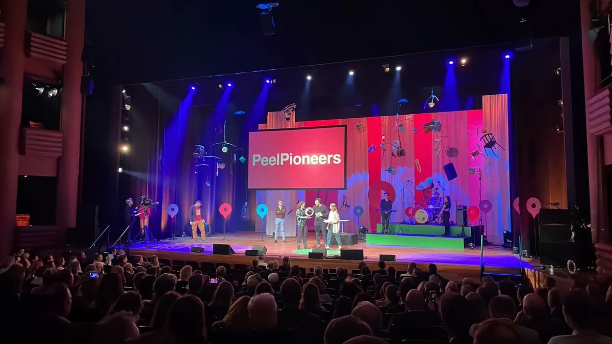 dzh_nl's tweet photo. De Circulaire Economie Awards zijn vanmiddag uitgereikt! In de categorie ‘Business Large' won Zeeman deze prijs. In de categorie ‘Business Small’ is PeelPioneers de grote winnaar!  #zeeman, #peelpioneers https://t.co/7iM4HnKdSz