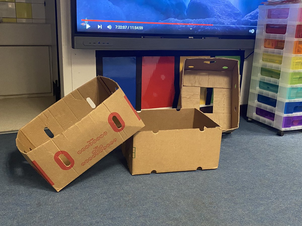 MrsVeriTea's tweet photo. Well that was a Monday & a half… 🤪
Today the boxes have been cars - & a car crash happened! 🚗
After their crash (& collapse) they were apparently “football person buffers”.
📦 Thank goodness new boxes arrive tomorrow with the KS1 fruit! #SEMH #PACE #deescalation #VerityInABox https://t.co/ksppGfnmiV