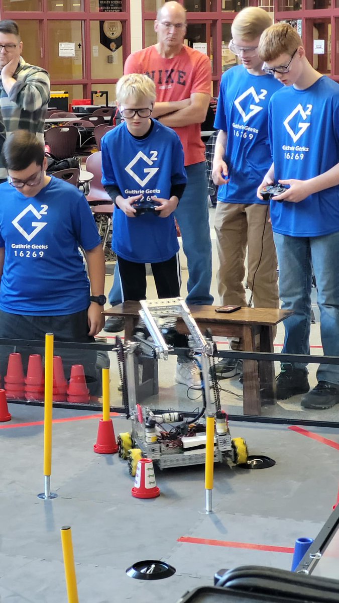 Skayl_It's tweet photo. Did you know? 🤖Skayl sponsors a local robotics team called the Guthrie Geeks-FTC Team 16269. Proud to say the team placed 4th out of 30 teams in the last qualifier! We're honored to play a part in inspiring these future science &amp; technology leaders! #omgrobots #morethanrobots https://t.co/0XyAOIQTdp
