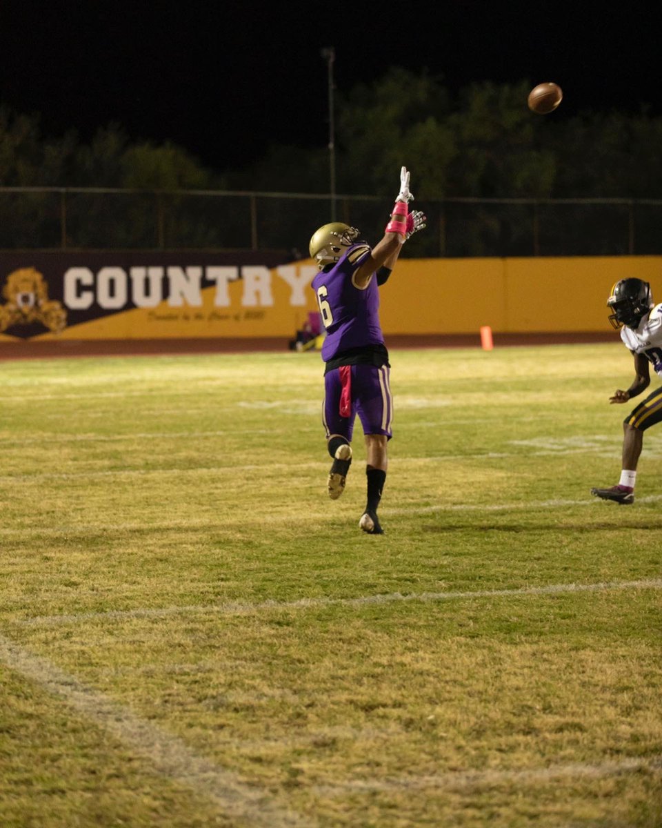 CoachCollinQBs's tweet photo. @SavaughnBerryh1 is going to be a problem on the outside this season! Savaughn is looking to build on his 80 catches/1255 yards/13 touchdowns! #sabino #cashthecheck #2024 #senioryear #whosnext @SabinoFootball1 https://t.co/q3gkBH6pbW