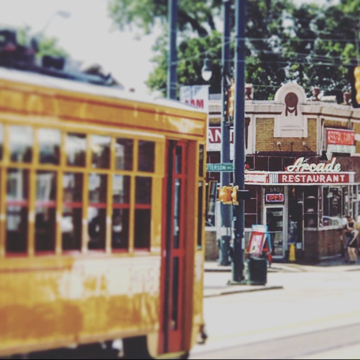 Arcade_Memphis's tweet photo. It’s a beautiful day to get out and about on south main ☀️
Breakfast served all day, lunch specials served 11-2, open 7-3
#ArcadeRestaurant #Memphis #eats #downtown #Vintage #MemphisTravel #MemphisThingsToDo #Diner #AmericanDiner #MemphisBreakfast #oldestcafe #breakfast #food https://t.co/xl6AyfDWtM