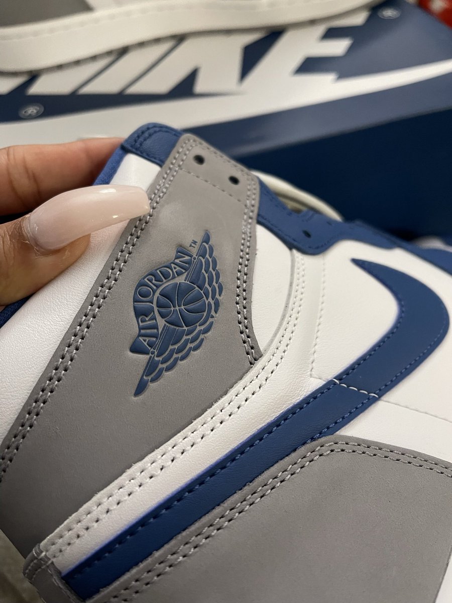 SaluteAhBadBish's tweet photo. @DAPWrites @stockx @StockXSneakers https://t.co/jq6zBfAYV5