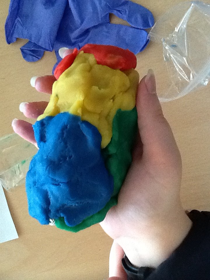 HHELCNottingham's tweet image. Taking on the Taskmaster challenge of the day as part of Children&apos;s Mental Health Week - a range of approaches and we even snuck in a rainbow brain in our workshop with UoN Neuroscience students! #CMHWTasking #FOSAC @UoNNeuroscience
