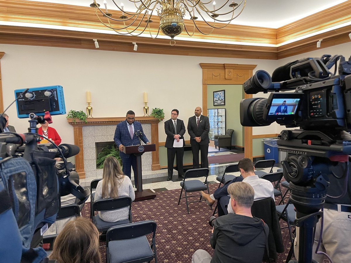 TomLehmanWGAL's tweet photo. Don’t have health insurance? #Pennsylvania Lt. Gov. Austin Davis (@LTGDavis) is highlighting an option for people to get it through @PennieOfficial outside of Open Enrollment. 

I’ll have more about how it works later today on @WGAL. https://t.co/fruy1kKn6k